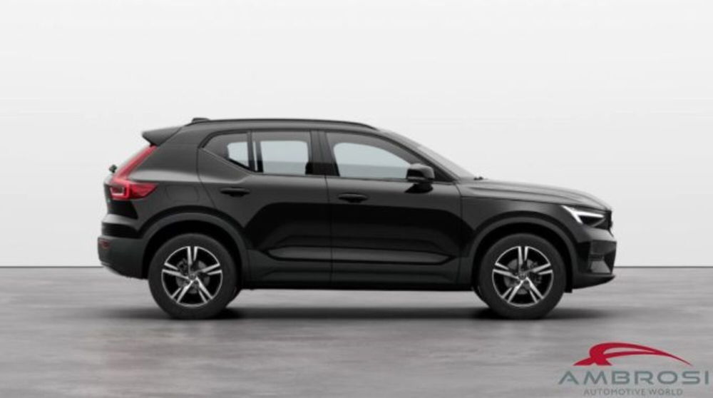 Volvo XC40 B3 automatico Plus Dark  nuova a Corciano (2)