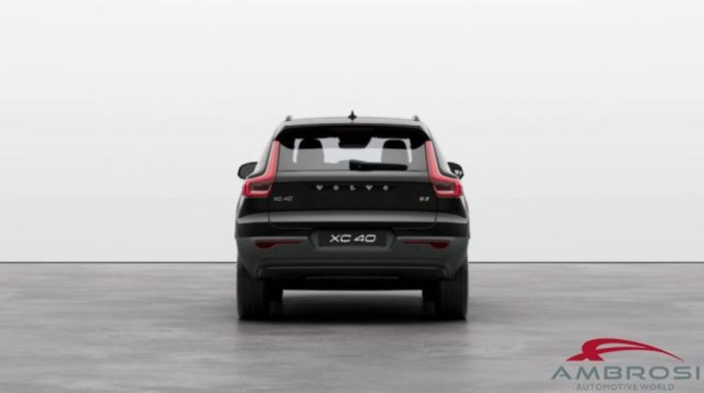 Volvo XC40 B3 automatico Plus Dark  nuova a Corciano (5)