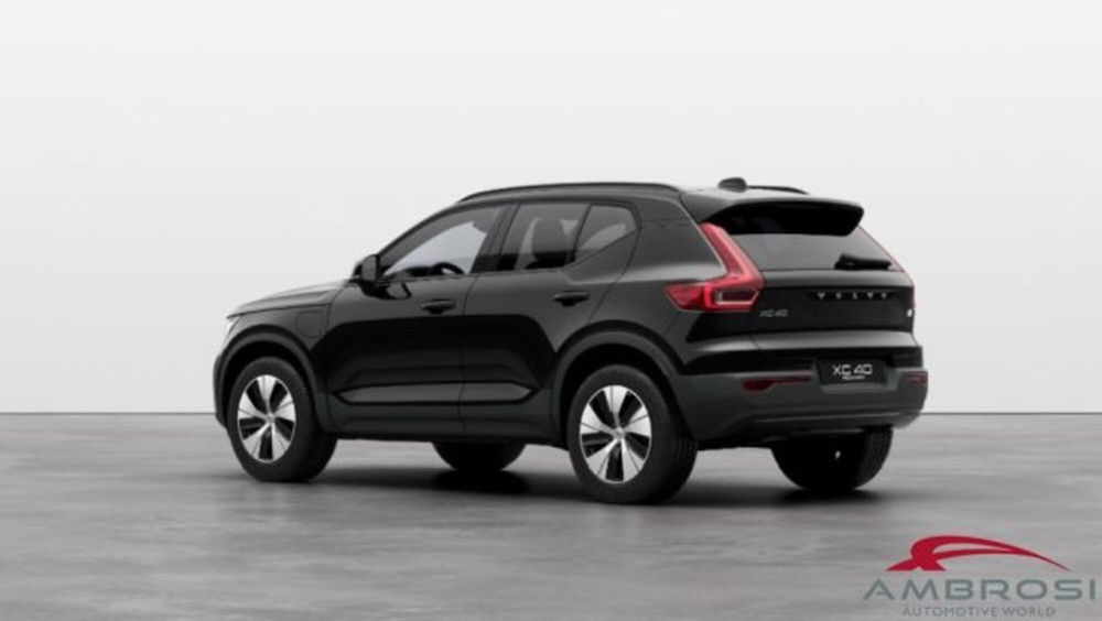 Volvo XC40 T5 Recharge Plug-in Hybrid automatico Plus Dark nuova a Corciano (3)