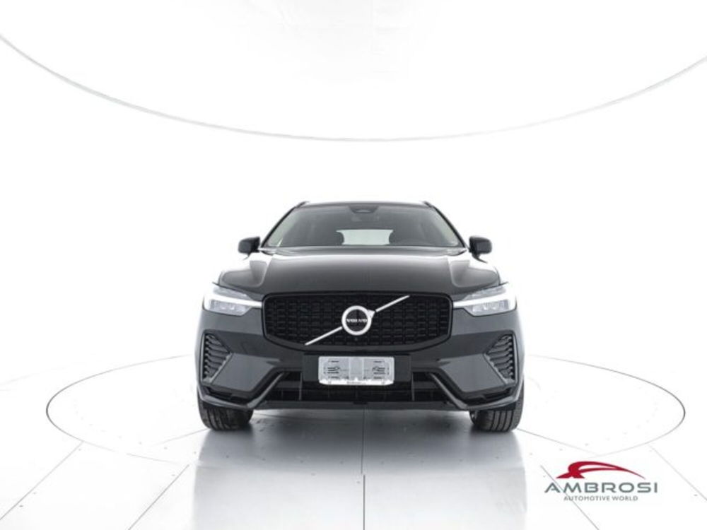 Volvo XC60 B4 (d) AWD automatico Plus Dark nuova a Corciano (5)