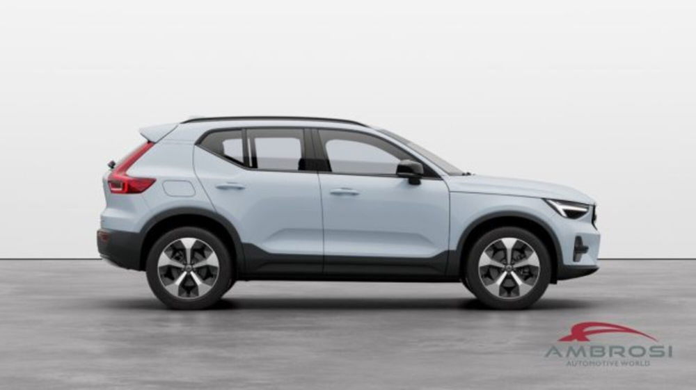 Volvo XC40 B3 automatico Plus Dark  nuova a Corciano (4)