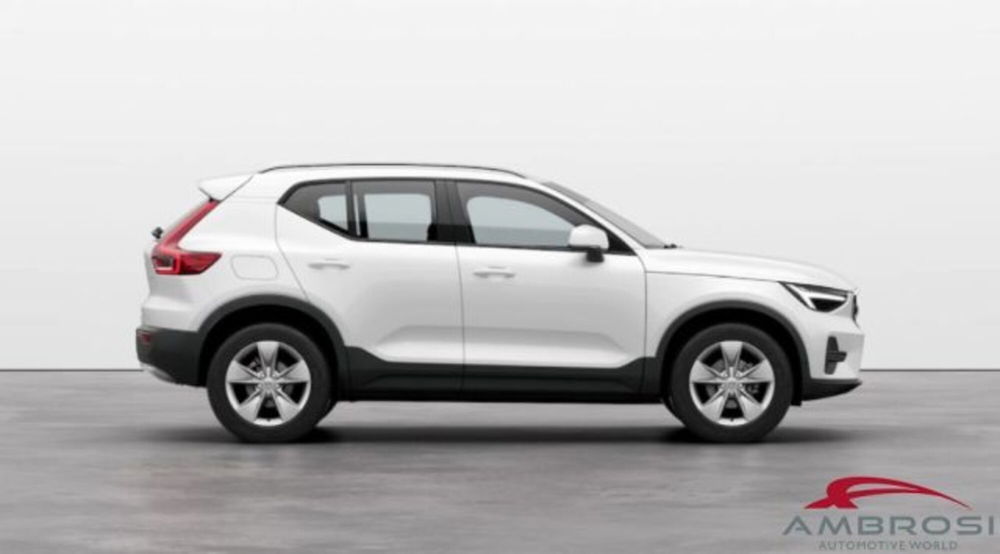 Volvo XC40 B3 automatico Core  nuova a Corciano (2)