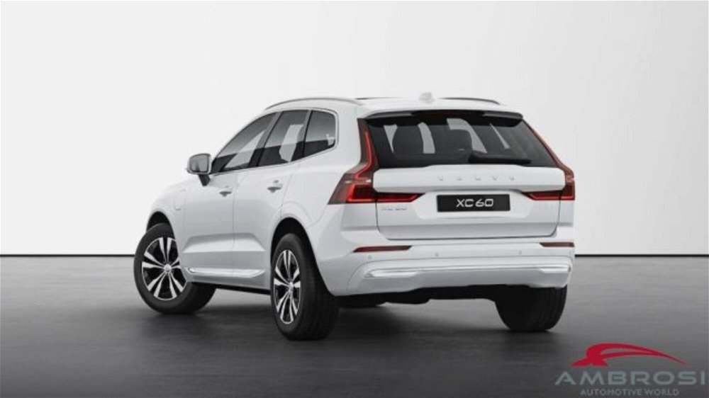 Volvo XC60 T6 Recharge AWD Plug-in Hybrid automatico Essential nuova a Corciano (3)
