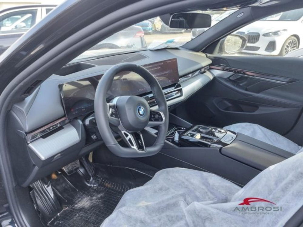 BMW i5 Touring nuova a Perugia (7)