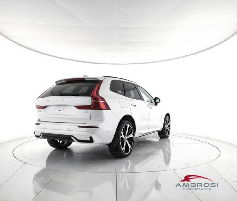 Volvo XC60 T6 Recharge AWD Plug-in Hybrid aut. Ultimate Dark nuova a Corciano (3)