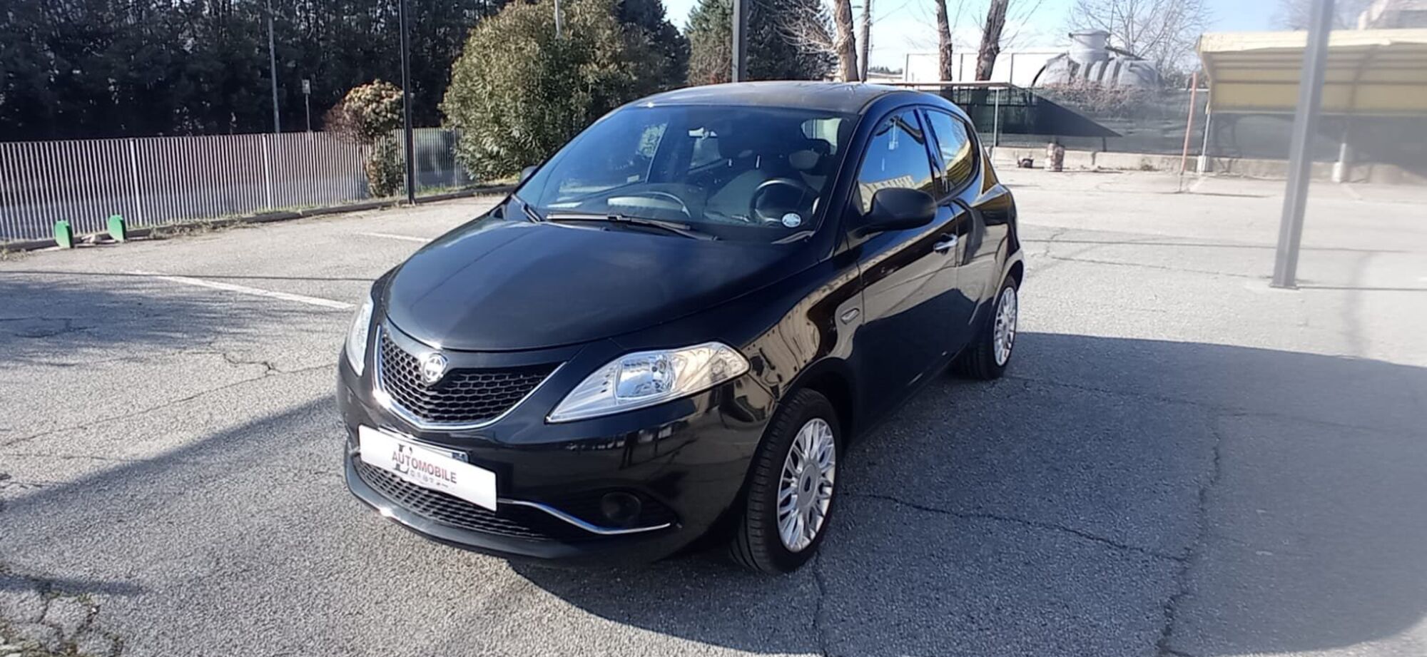 Lancia Ypsilon 1.2 69 CV 5 porte Silver  del 2017 usata a Todi