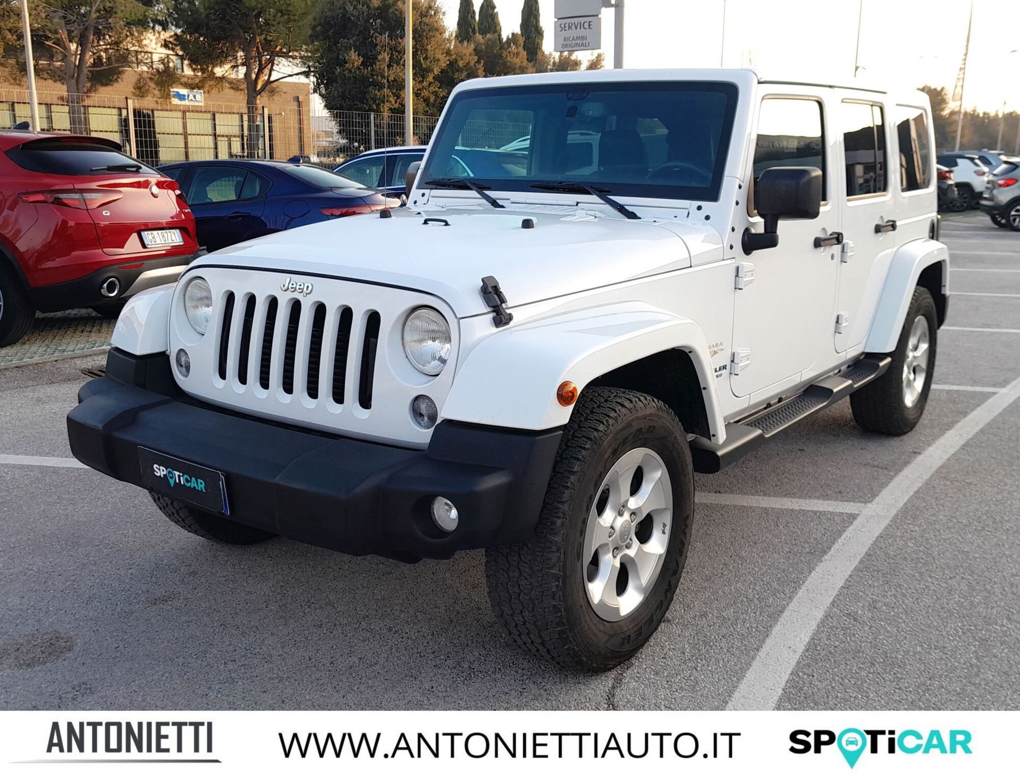 Jeep Wrangler Unlimited 2.8 CRD DPF Sahara Auto  del 2015 usata a Jesi