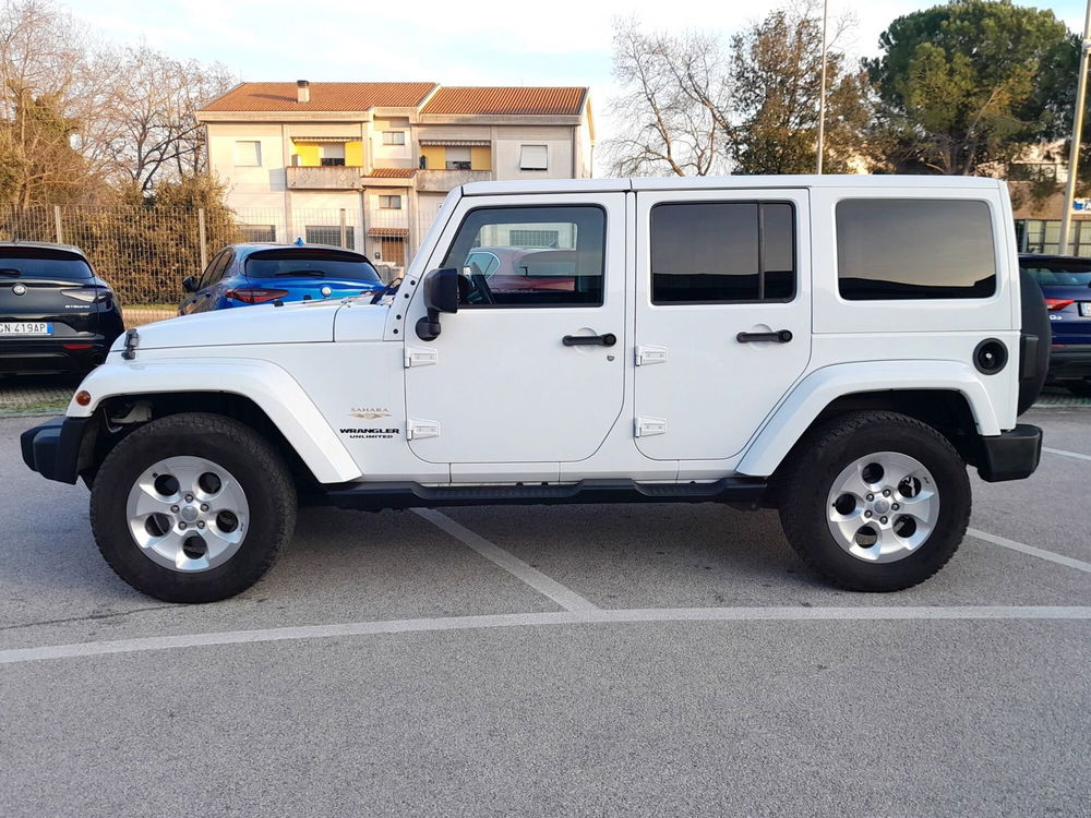 Jeep Wrangler Unlimited 2.8 CRD DPF Sahara Auto  del 2015 usata a Jesi (3)