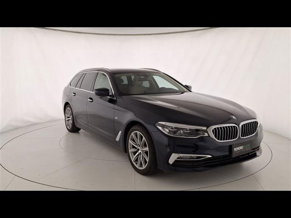 BMW Serie 5 Touring 520d xDrive  Luxury  del 2019 usata a Sesto San Giovanni (2)