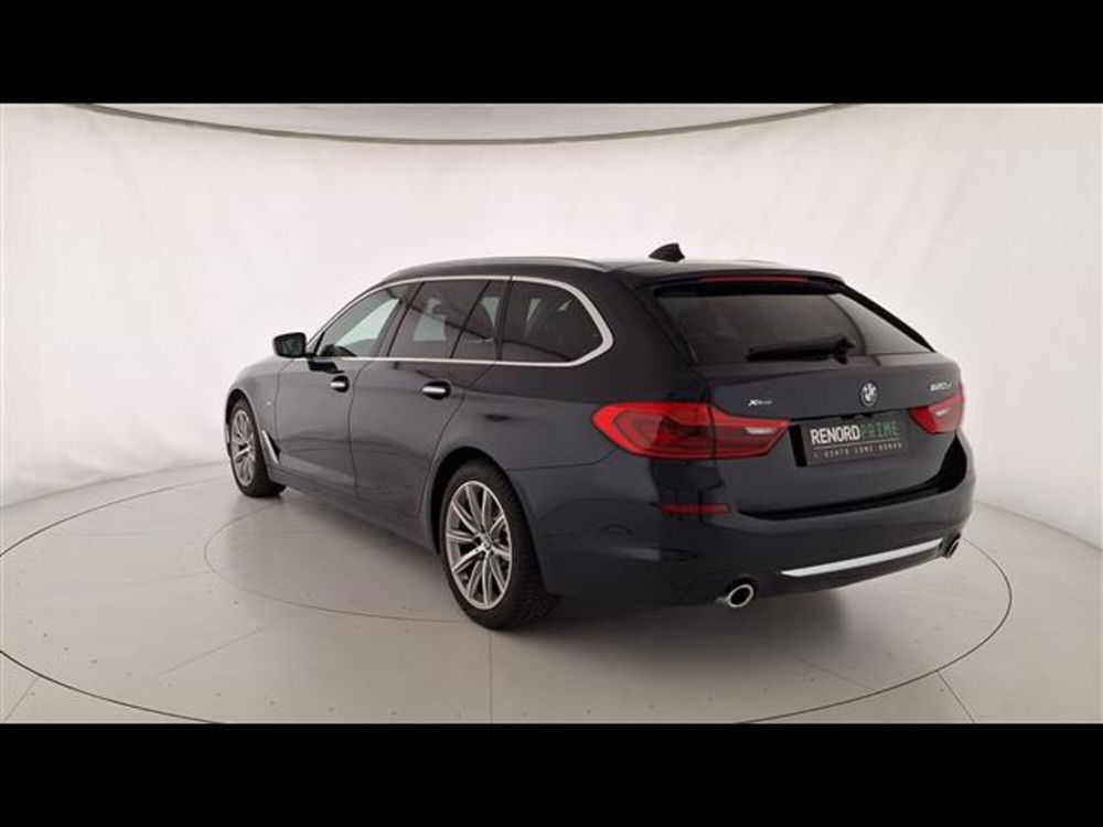 BMW Serie 5 Touring 520d xDrive  Luxury  del 2019 usata a Sesto San Giovanni (5)