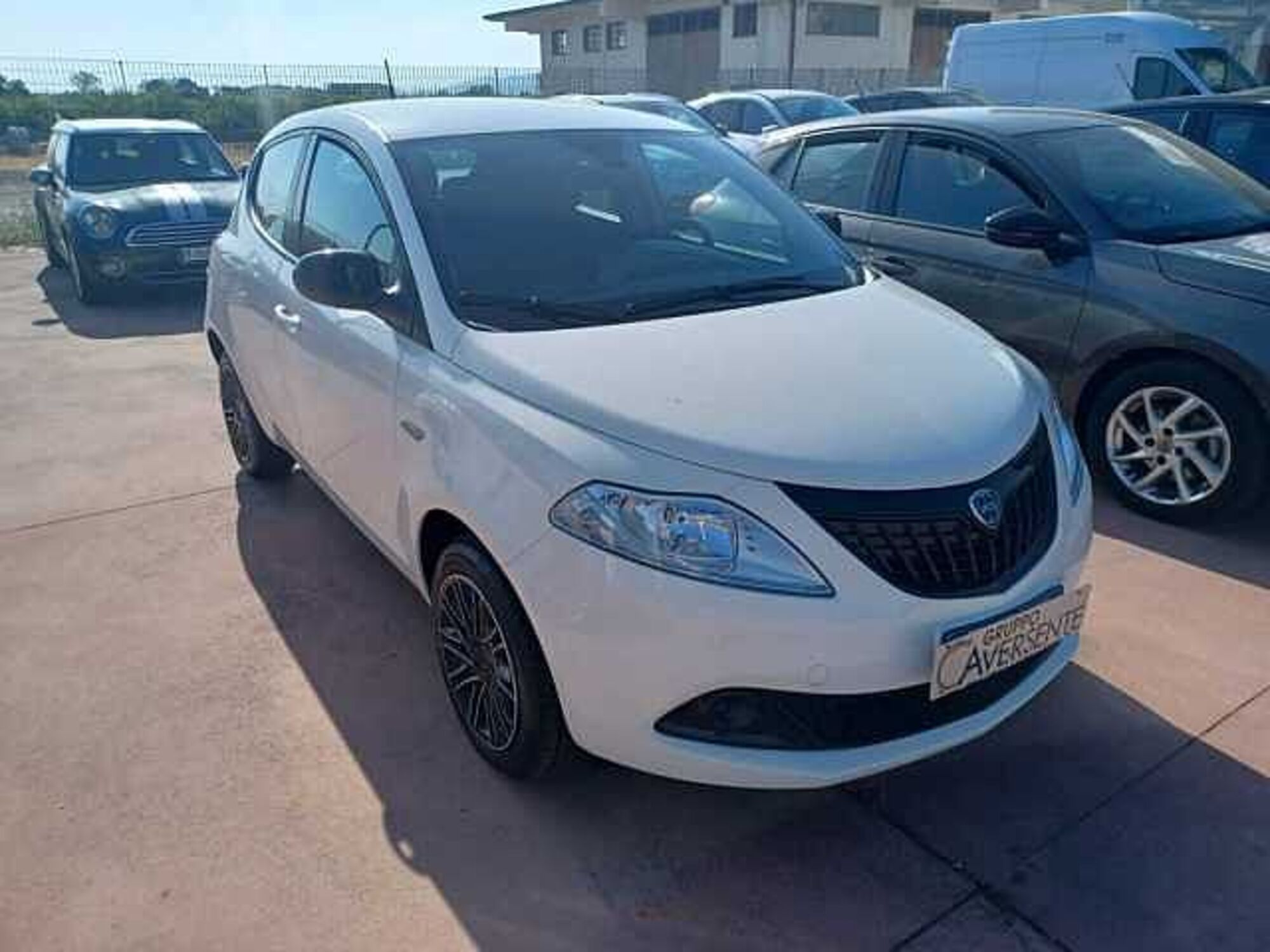 Lancia Ypsilon 1.0 FireFly 5 porte S&amp;S Hybrid Silver Plus nuova a Corigliano Calabro