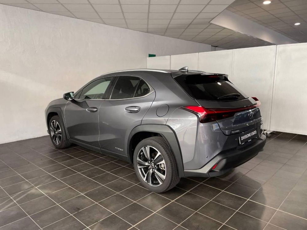 Lexus UX Full Electric Premium del 2020 usata a Torino (2)