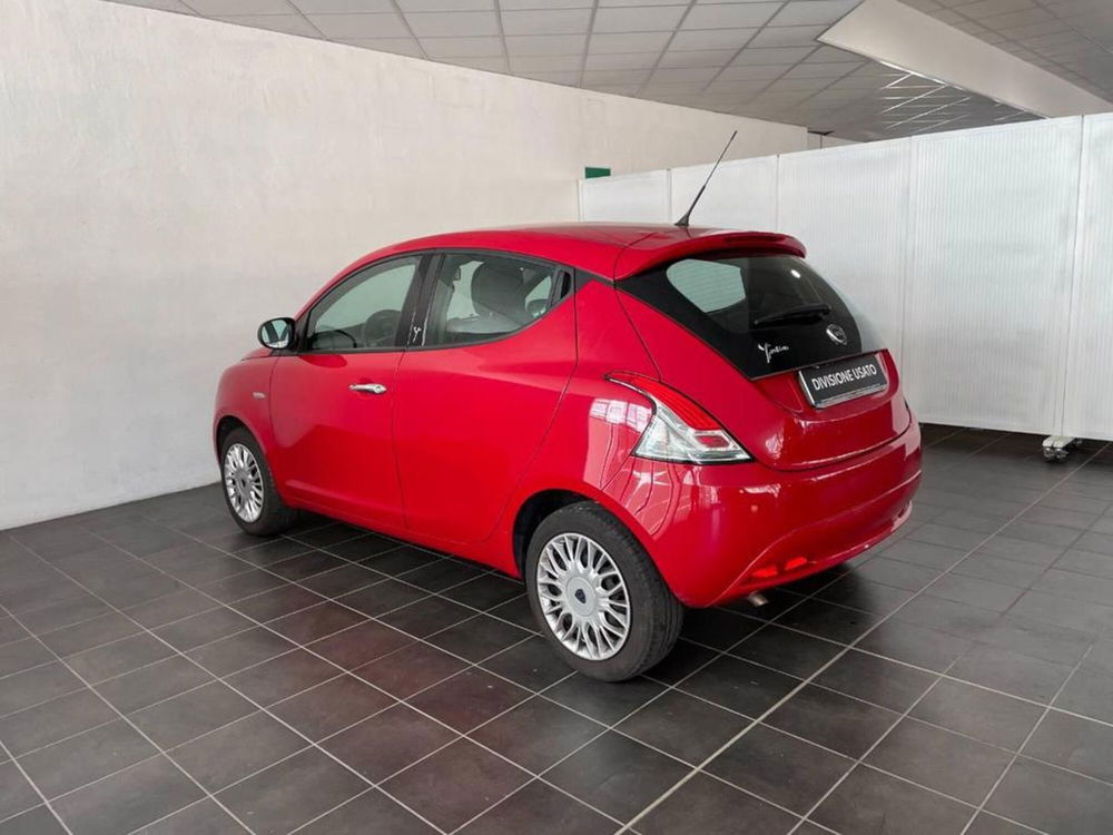 Lancia Ypsilon 1.2 69 CV 5 porte Silver  del 2017 usata a Torino (2)