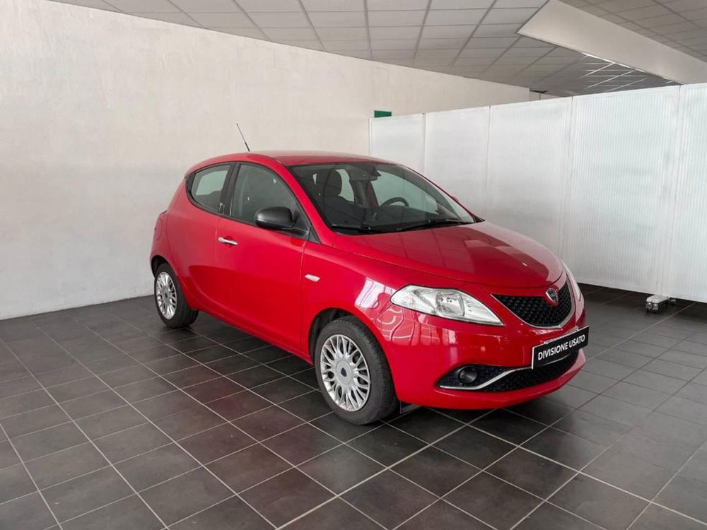 Lancia Ypsilon 1.2 69 CV 5 porte Silver  del 2017 usata a Torino (4)