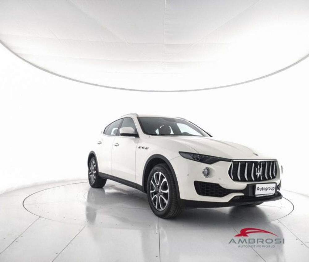 Maserati Levante Levante V6 Diesel 275 CV AWD  del 2017 usata a Corciano (2)