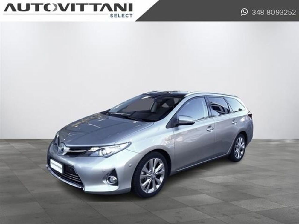 Toyota Auris Station Wagon 1.8 Hybrid Lounge  del 2015 usata a Como