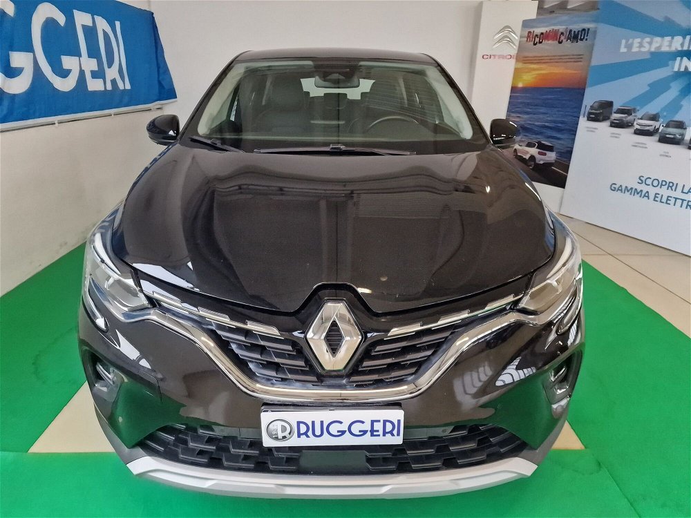 Renault Captur Plug-in Hybrid E-Tech 160 CV Intens  del 2021 usata a Rimini (2)