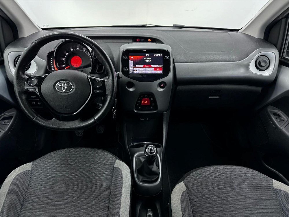 Toyota Aygo Connect 1.0 VVT-i 72 CV 5 porte x-play del 2021 usata a Lurate Caccivio (4)