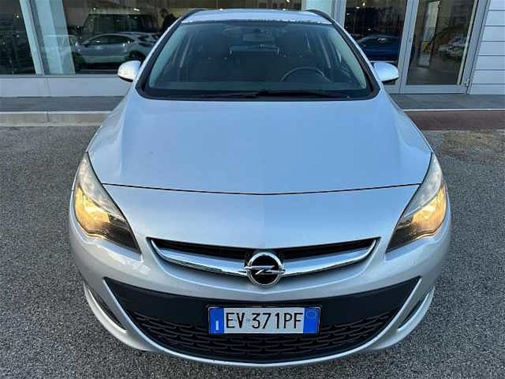 Opel Astra Station Wagon 1.7 CDTI 110CV Sports Elective  del 2014 usata a Mercogliano (2)