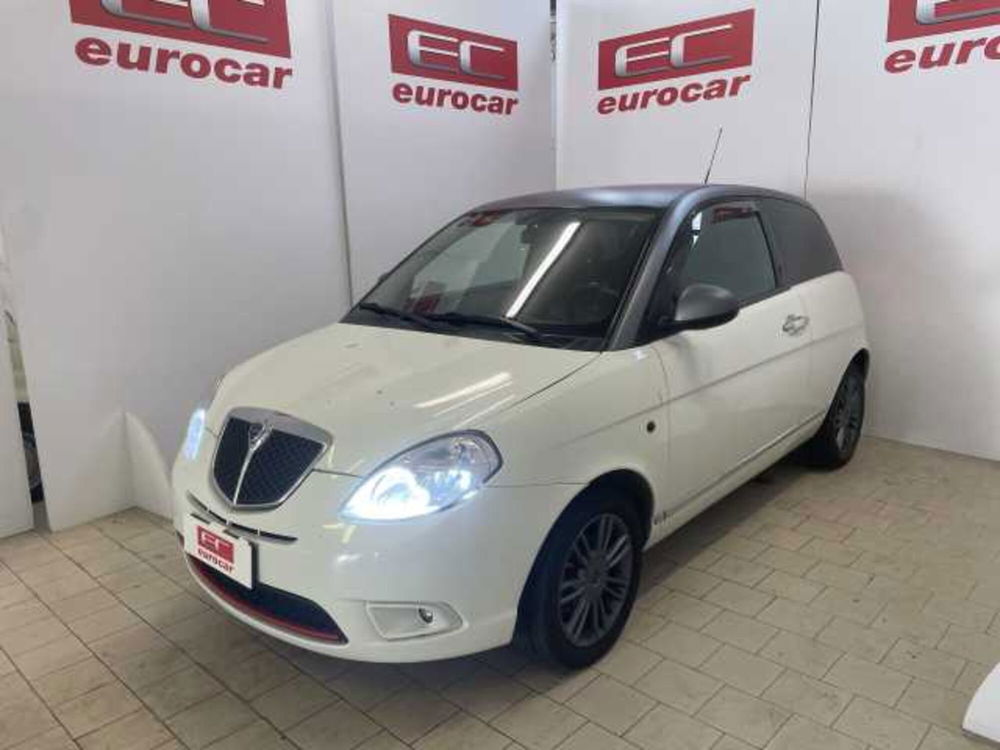 Lancia Ypsilon usata a Napoli