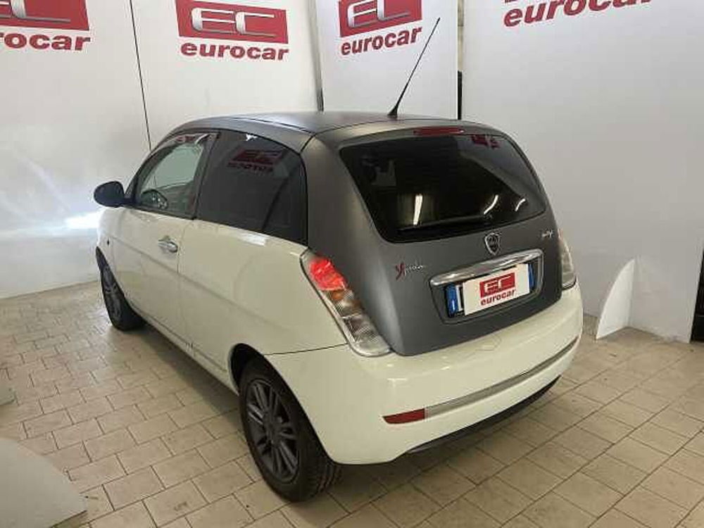 Lancia Ypsilon usata a Napoli (6)