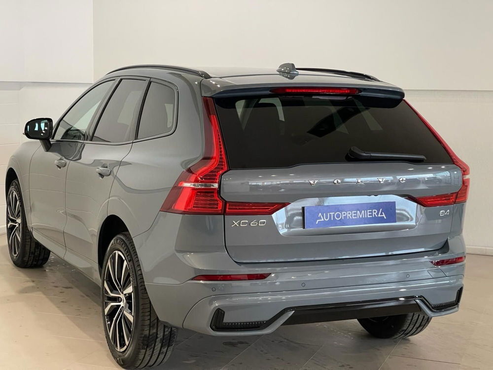 Volvo XC60 nuova a Como (7)