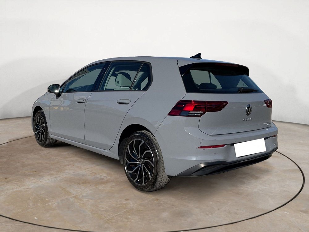 Volkswagen Golf 1.0 eTSI EVO DSG Life del 2022 usata a Terni (4)