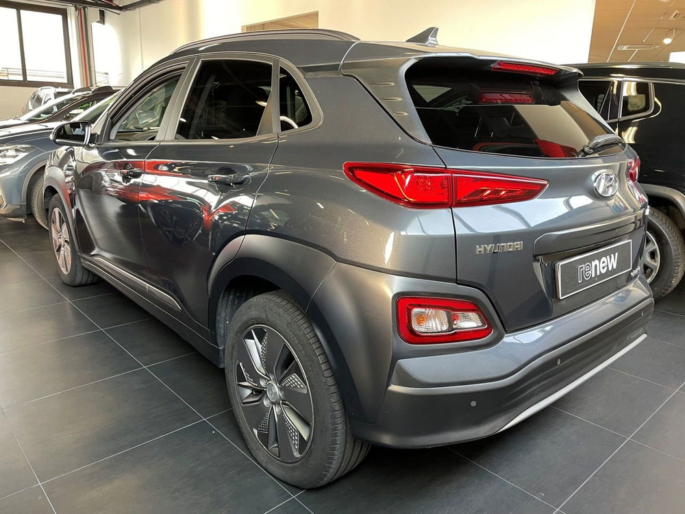 Hyundai Kona EV 64 kWh XPrime del 2020 usata a Saronno (3)