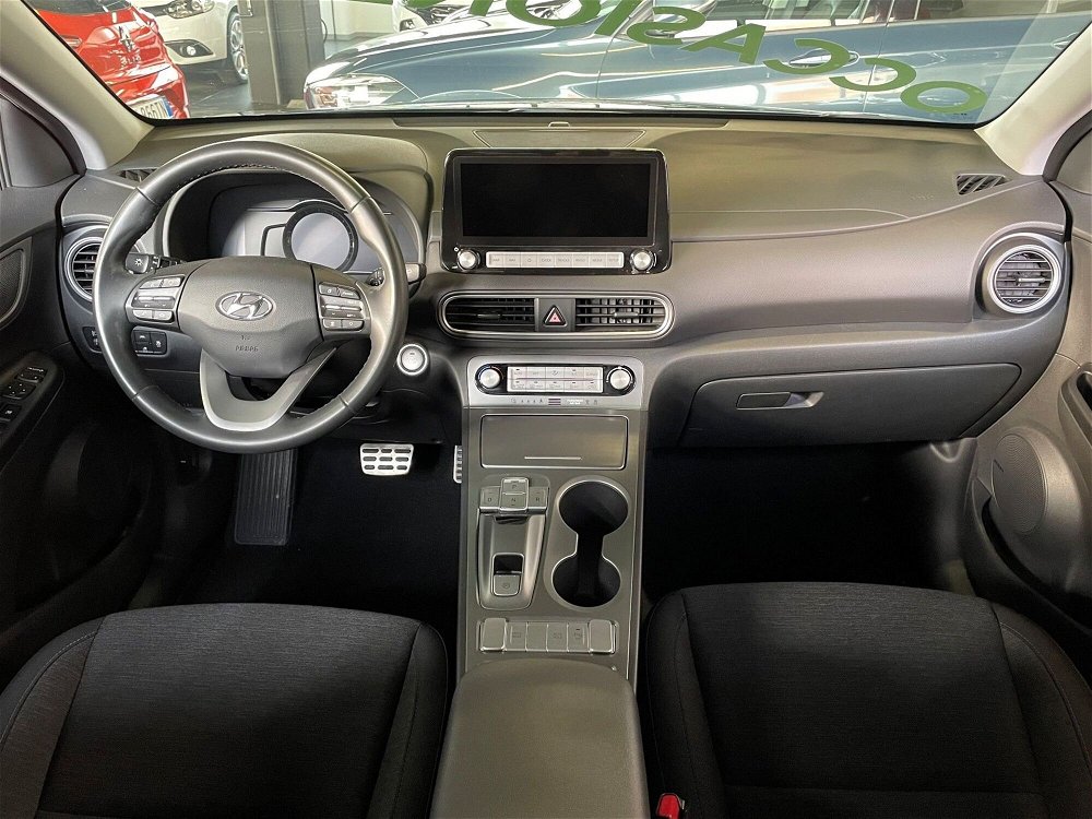Hyundai Kona EV 64 kWh XPrime del 2020 usata a Saronno (4)