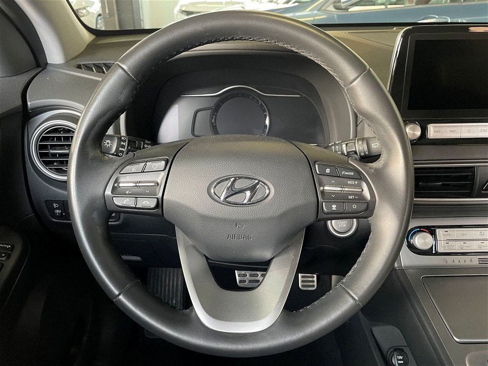 Hyundai Kona EV 64 kWh XPrime del 2020 usata a Saronno (5)