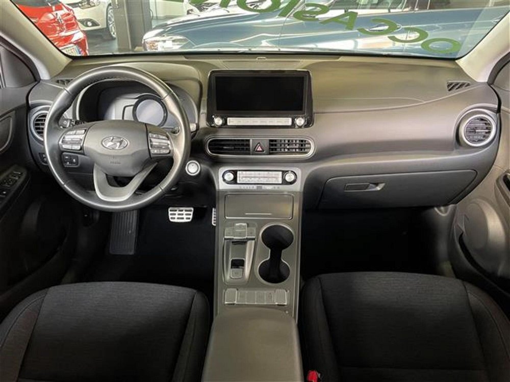 Hyundai Kona EV 64 kWh XPrime del 2020 usata a Saronno (4)