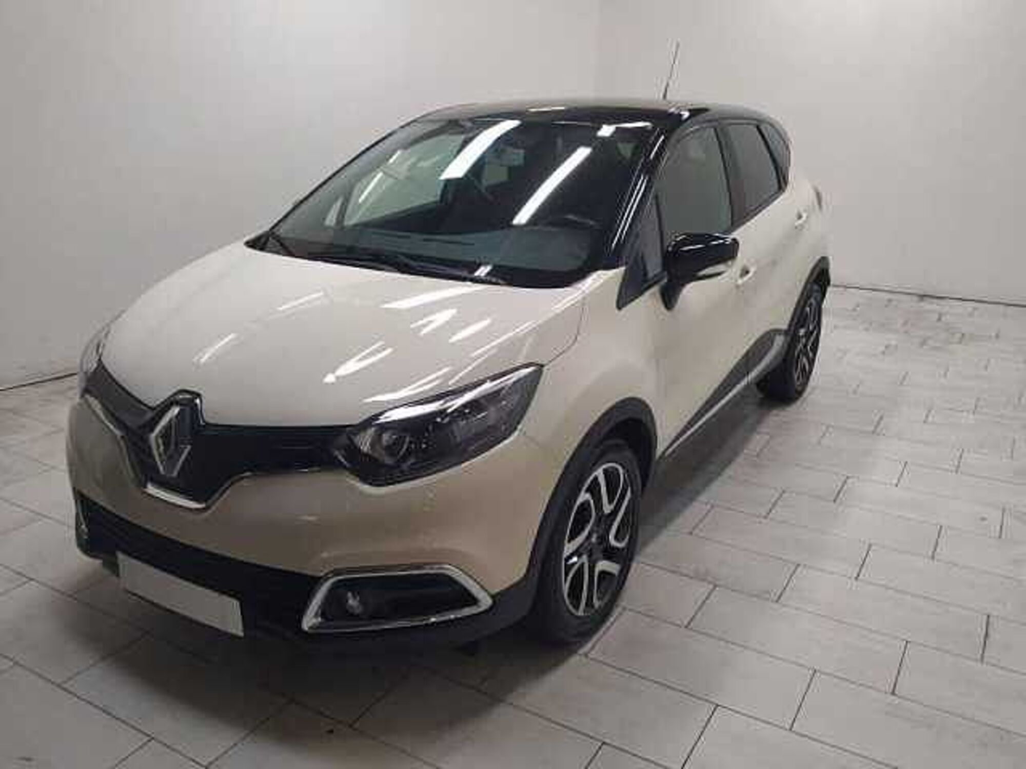 Renault Captur 0.9 TCe 12V 90 CV Start&amp;Stop Live  del 2014 usata a Cuneo