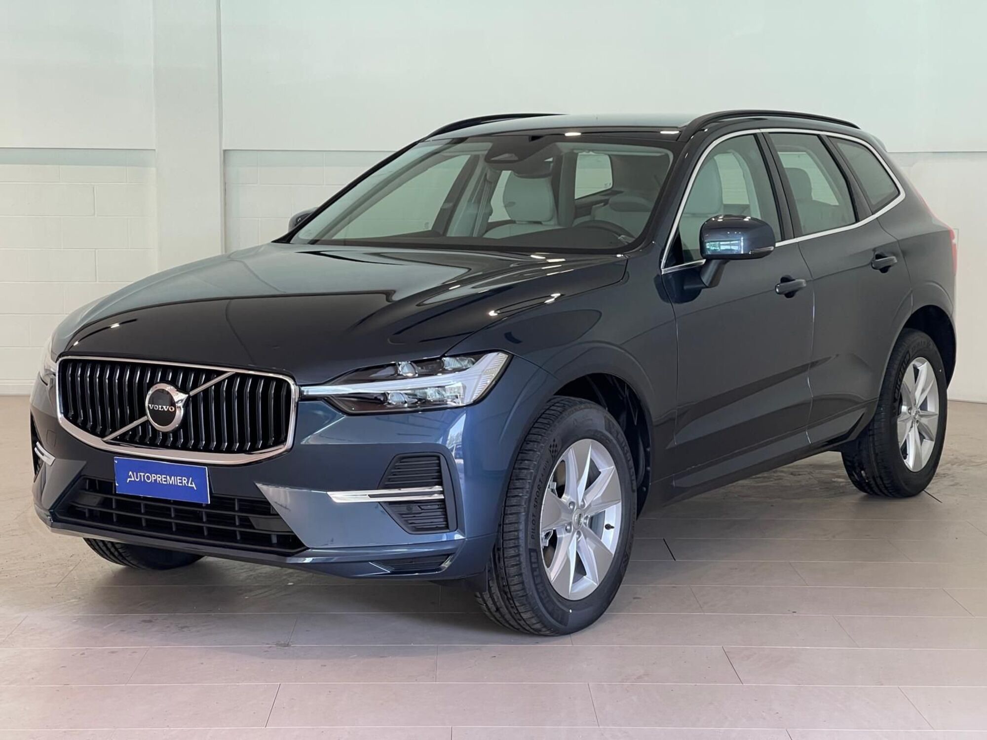 Volvo XC60 B4 (d) AWD automatico Core nuova a Como