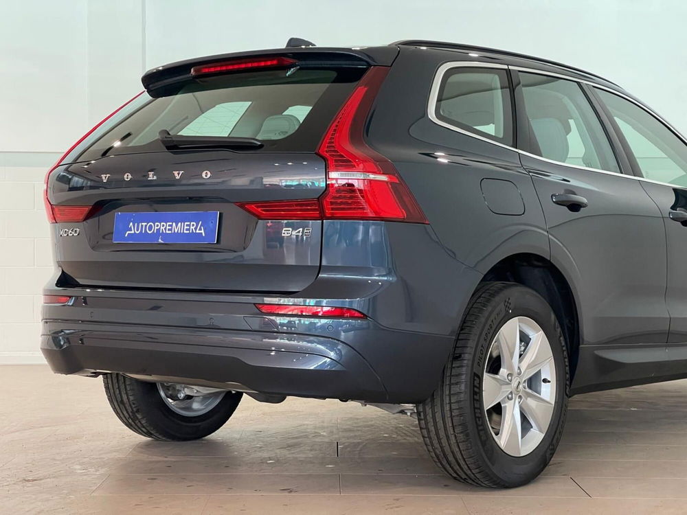 Volvo XC60 nuova a Como (8)