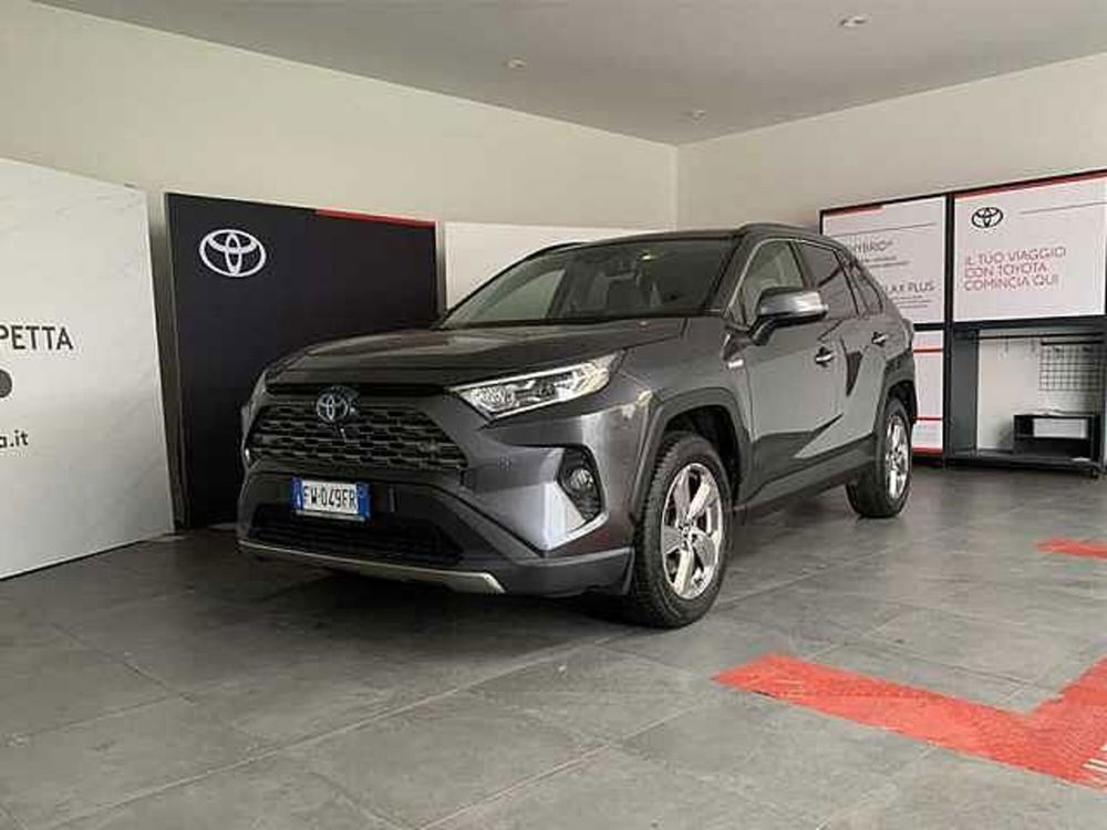 Toyota Rav4 HV (222CV) E-CVT AWD-i Adventure  del 2019 usata a Rende (2)