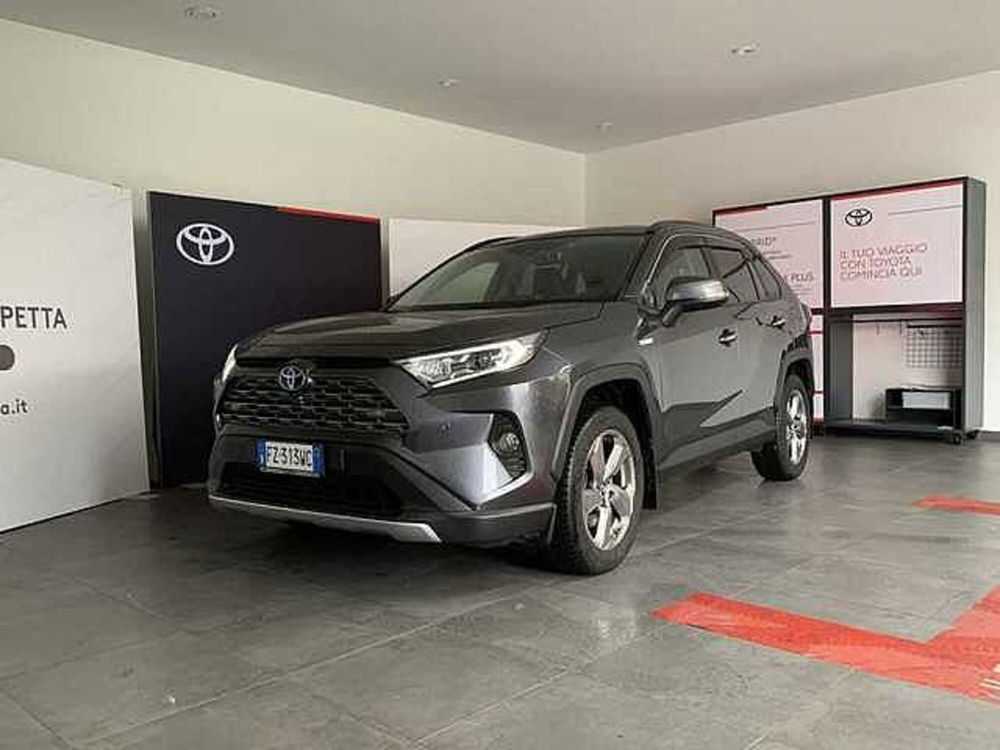 Toyota Rav4 HV (222CV) E-CVT AWD-i Adventure  del 2020 usata a Rende (2)