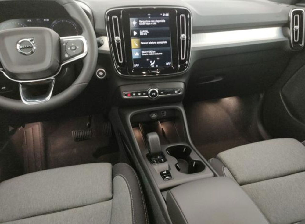 Volvo XC40 nuova a Modena (14)