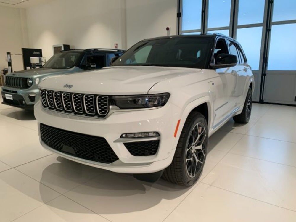 Jeep Grand Cherokee nuova a Torino (2)