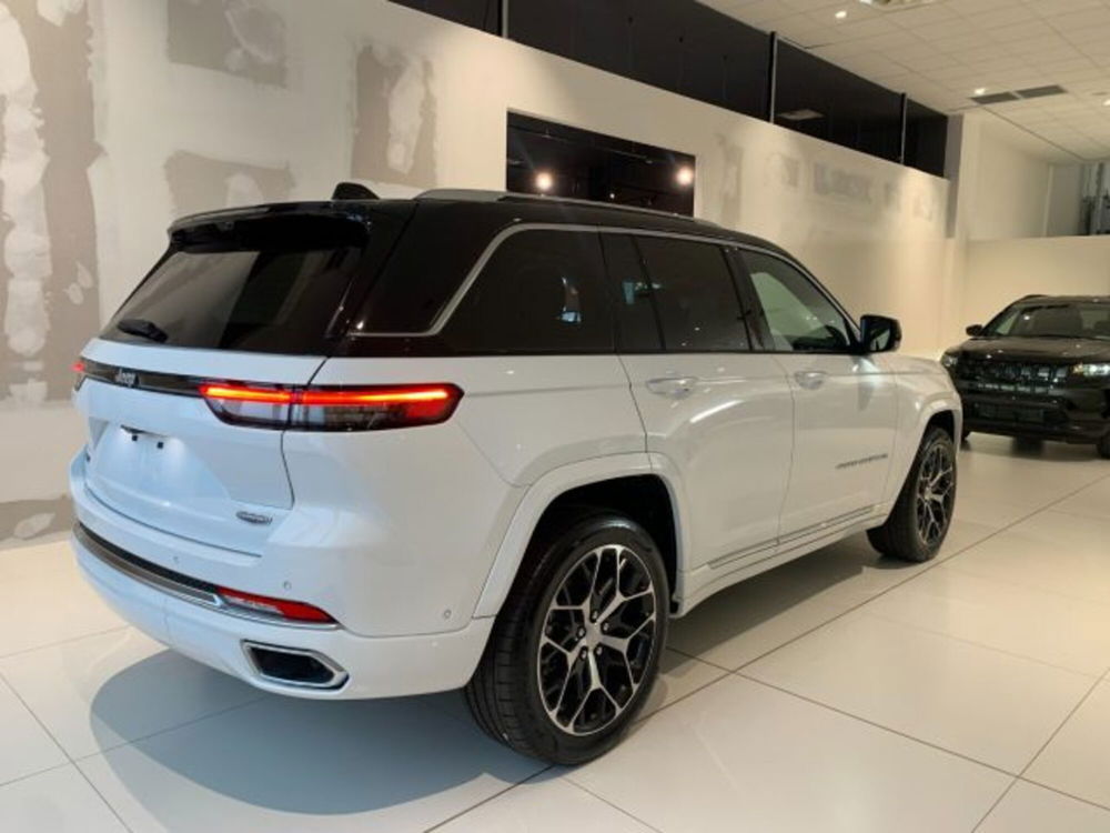 Jeep Grand Cherokee nuova a Torino (4)