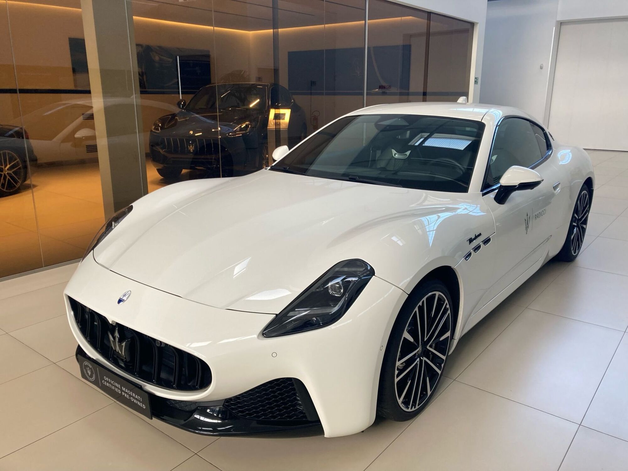 Maserati Granturismo Granturismo 3.0 Modena awd auto del 2023 usata a Bari