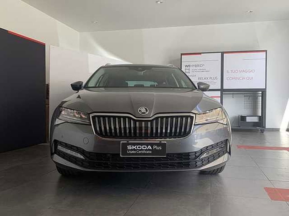 Skoda Superb 2.0 TDI EVO 150 CV SCR DSG Executive del 2023 usata a Rende (3)