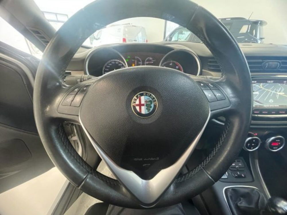 Alfa Romeo Giulietta usata a Palermo (14)