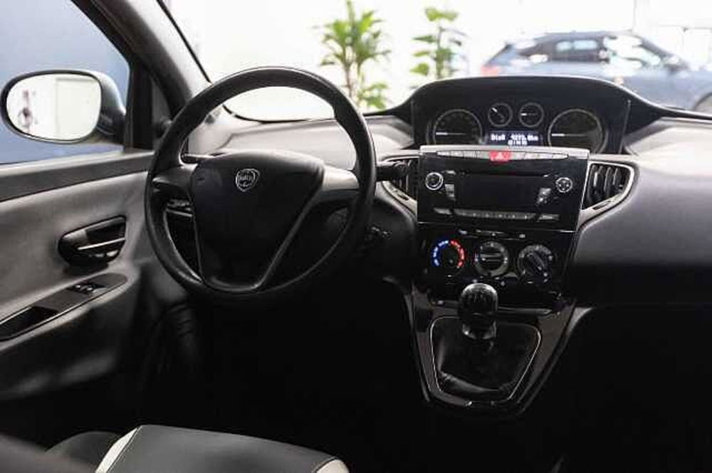 Lancia Ypsilon usata a Treviso (10)