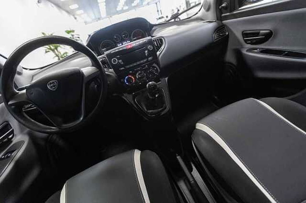 Lancia Ypsilon usata a Treviso (18)