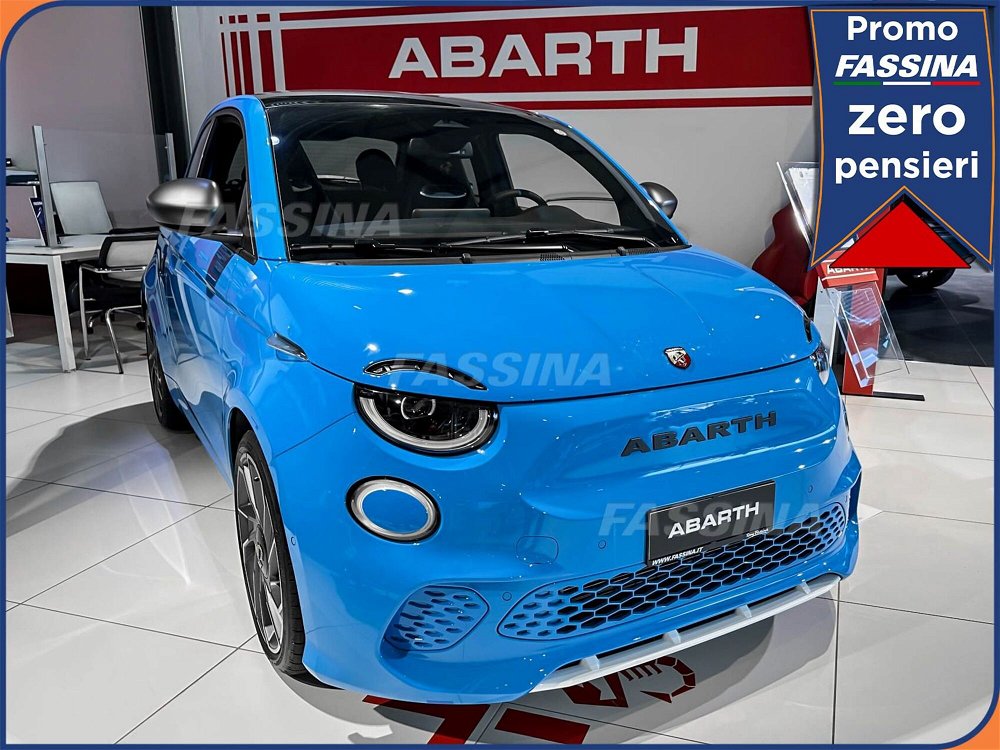 Abarth 500e Cabrio (2023-->>) nuova a Milano
