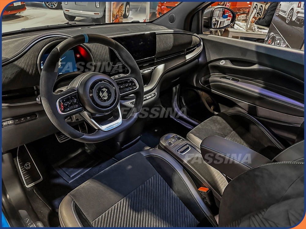 Abarth 500e Cabrio nuova a Milano (6)