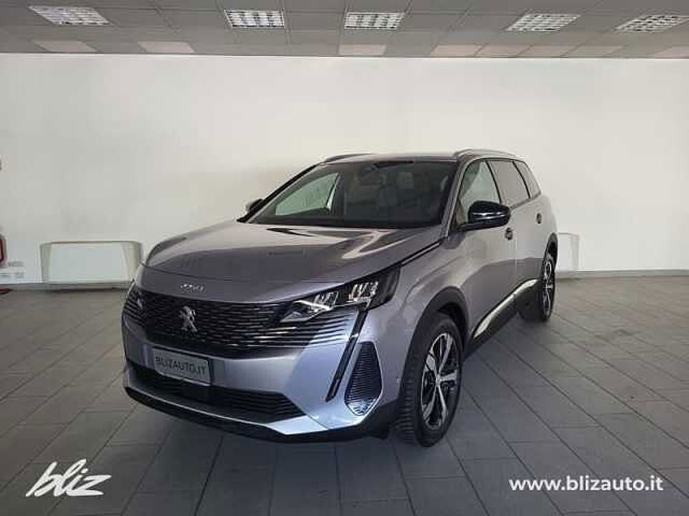 Peugeot 5008 nuova a Udine