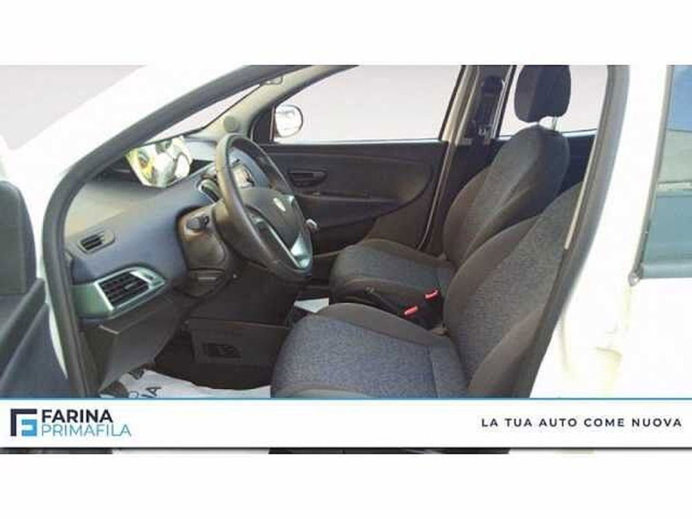 Lancia Ypsilon usata a Napoli (9)