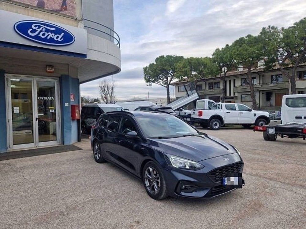 Ford Focus Station Wagon 1.0 EcoBoost Hybrid 125 CV SW ST-Line  del 2021 usata a Fano