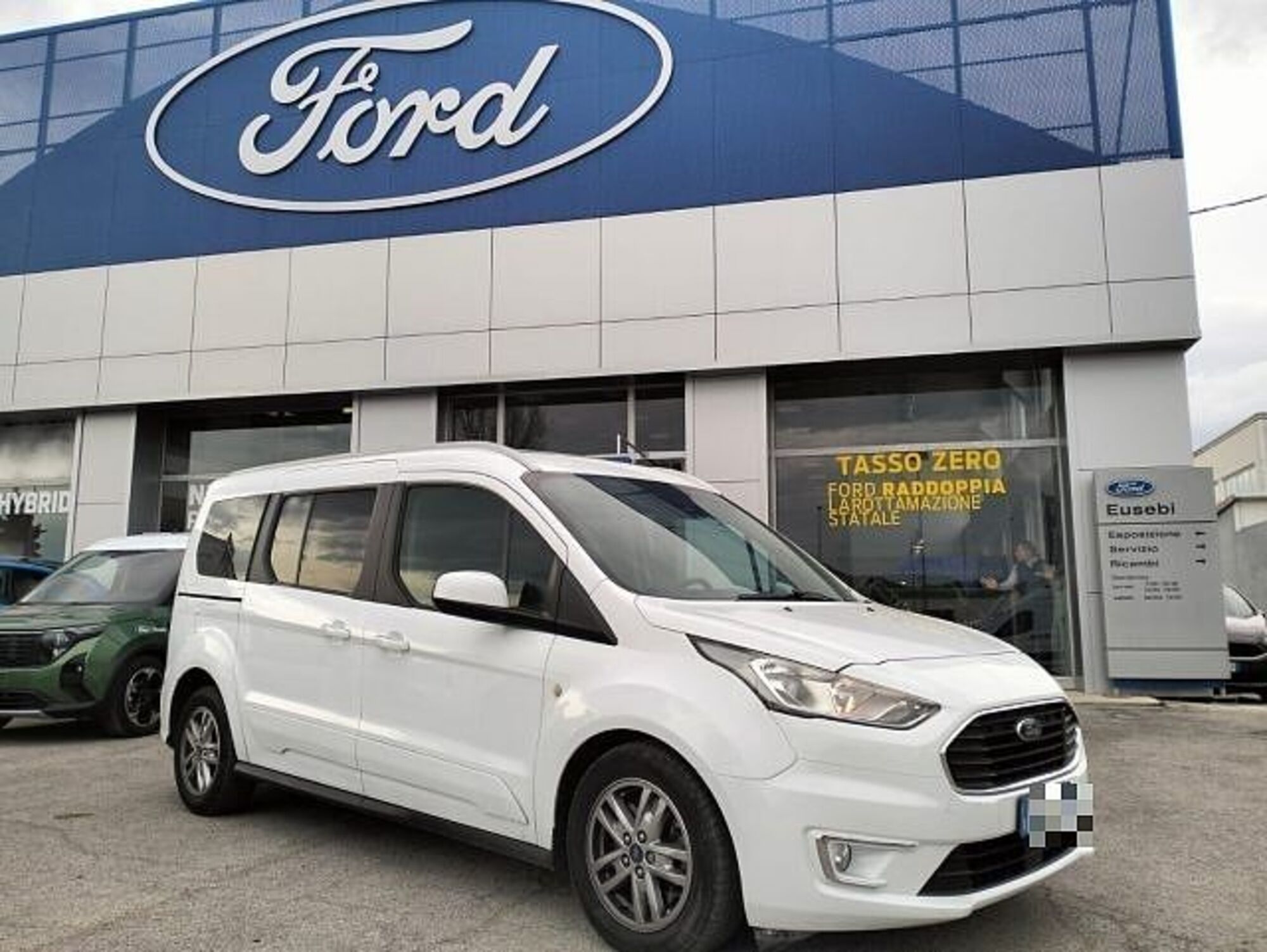 Ford Tourneo Connect 1.5 TDCi 120 CV Titanium  del 2019 usata a Fano